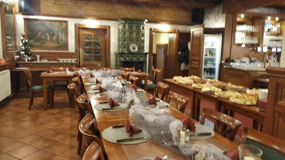 Mala Svata Hora - Penzion & Restaurace Мнишек-под-Брди Экстерьер фото
